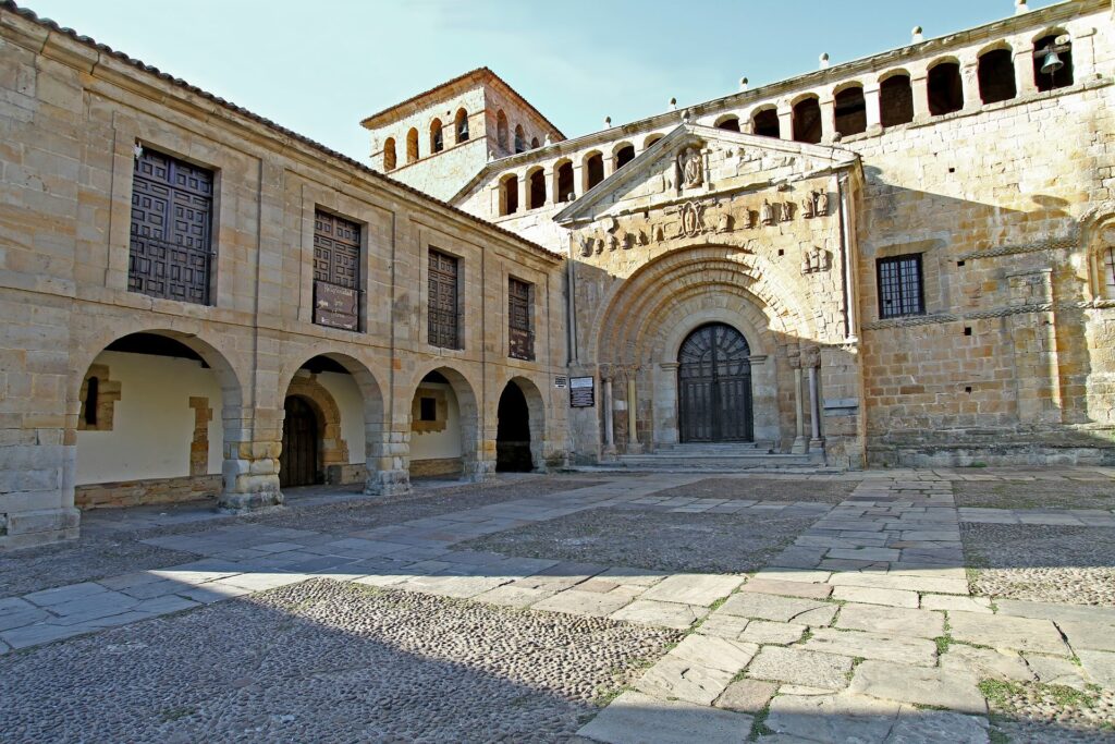 santillana-del-mar-2663317_1920-min